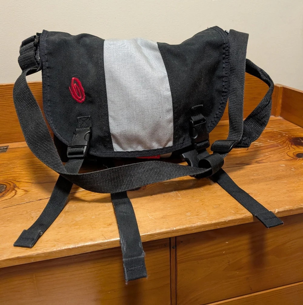 Timbuk2 Classic Messenger Bag Black Grey Crossbody